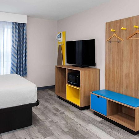 Days Inn & Suites By Wyndham Sellersburg Екстериор снимка