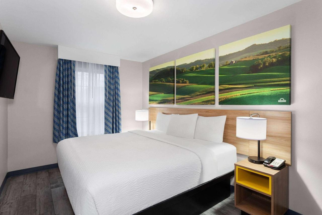 Days Inn & Suites By Wyndham Sellersburg Екстериор снимка