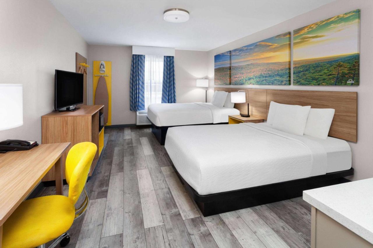 Days Inn & Suites By Wyndham Sellersburg Екстериор снимка