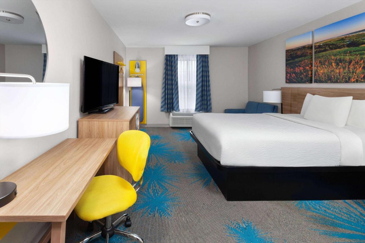 Days Inn & Suites By Wyndham Sellersburg Екстериор снимка