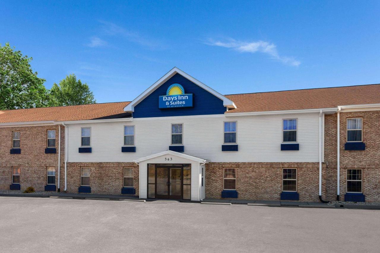 Days Inn & Suites By Wyndham Sellersburg Екстериор снимка