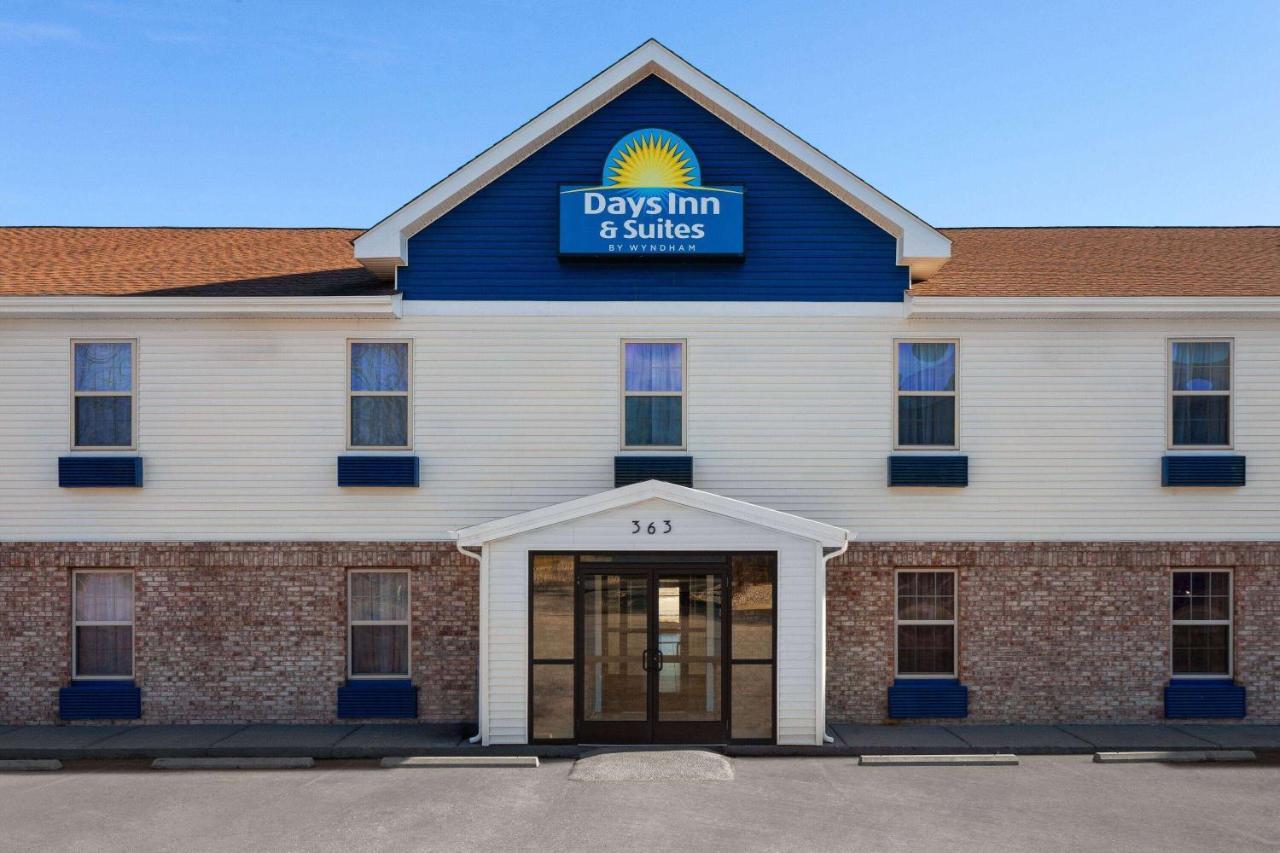 Days Inn & Suites By Wyndham Sellersburg Екстериор снимка
