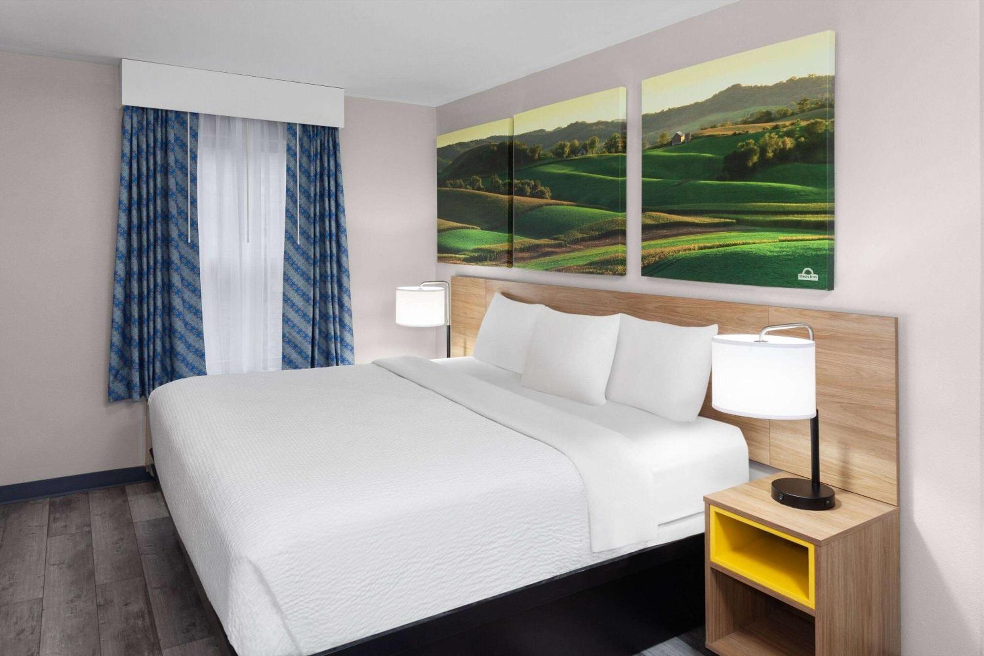 Days Inn & Suites By Wyndham Sellersburg Екстериор снимка