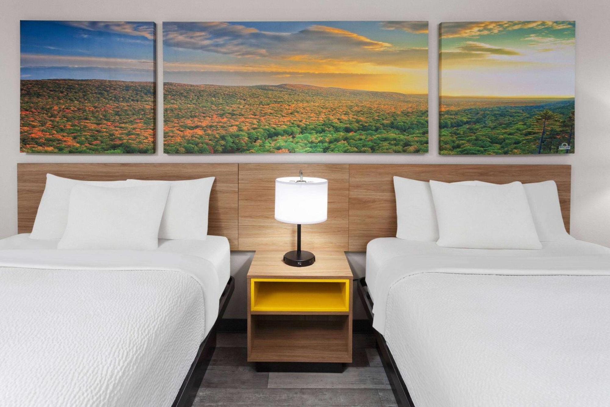 Days Inn & Suites By Wyndham Sellersburg Екстериор снимка