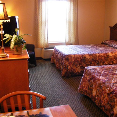Days Inn & Suites By Wyndham Sellersburg Стая снимка