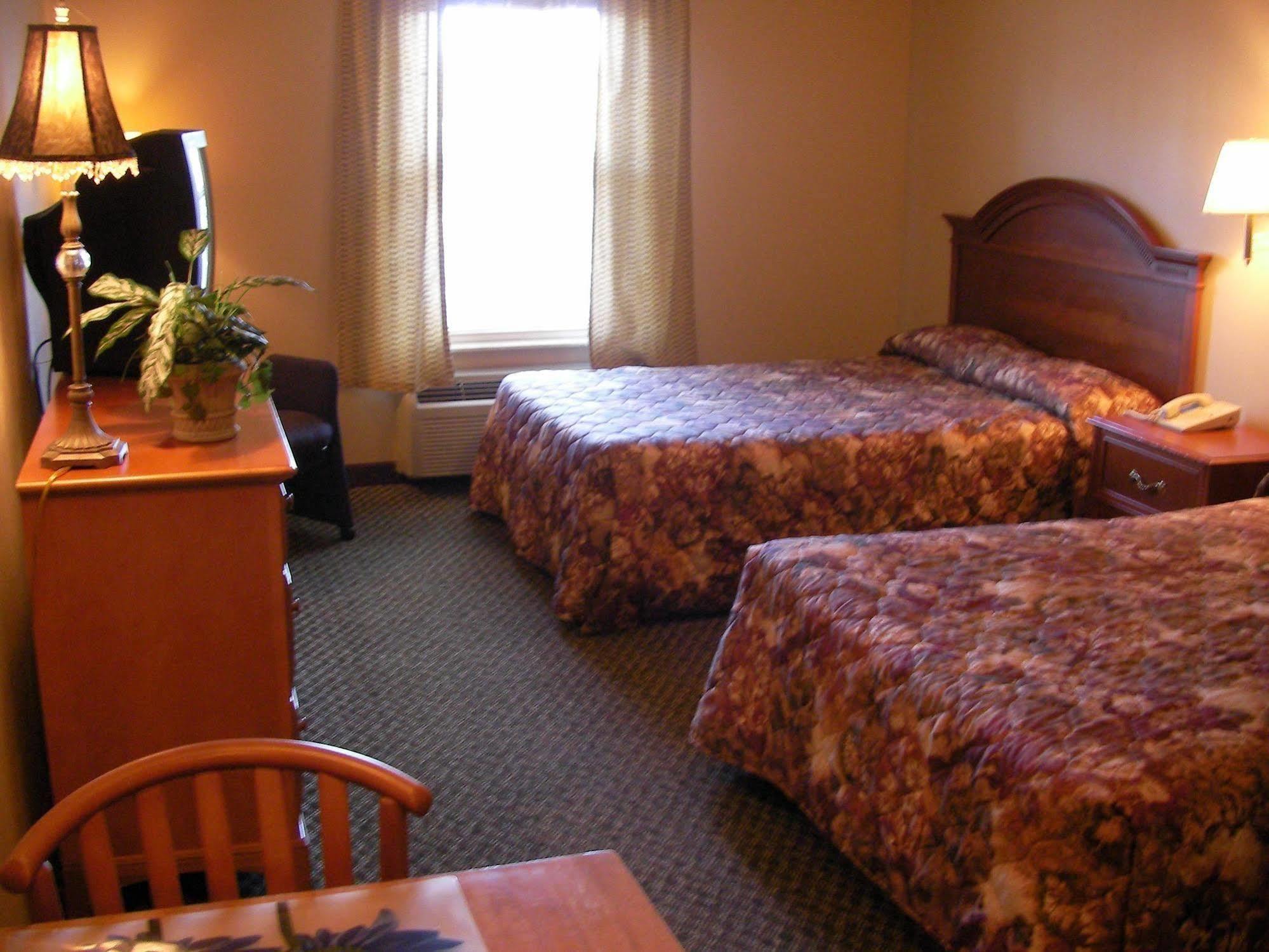 Days Inn & Suites By Wyndham Sellersburg Екстериор снимка